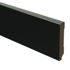 Moderne plint RAL 9005 + uitsparing